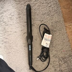 Bio Ionic long barrel 1.25 curling iron